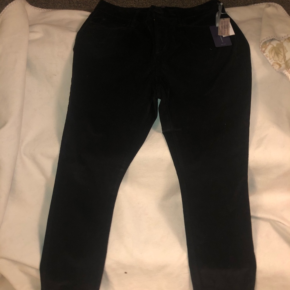 New with tags NYDJ black corduroys